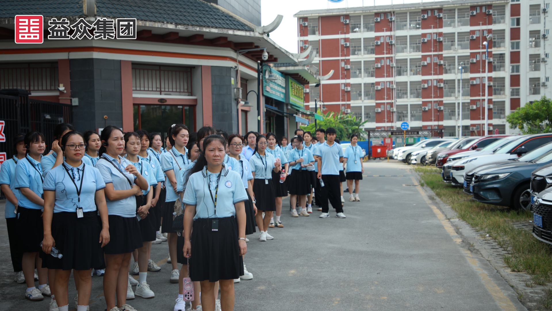 參觀益眾·尚城小區(qū)、右江區(qū)老鄉(xiāng)家園—迎龍易地扶貧搬遷安置小鎮(zhèn) (1)