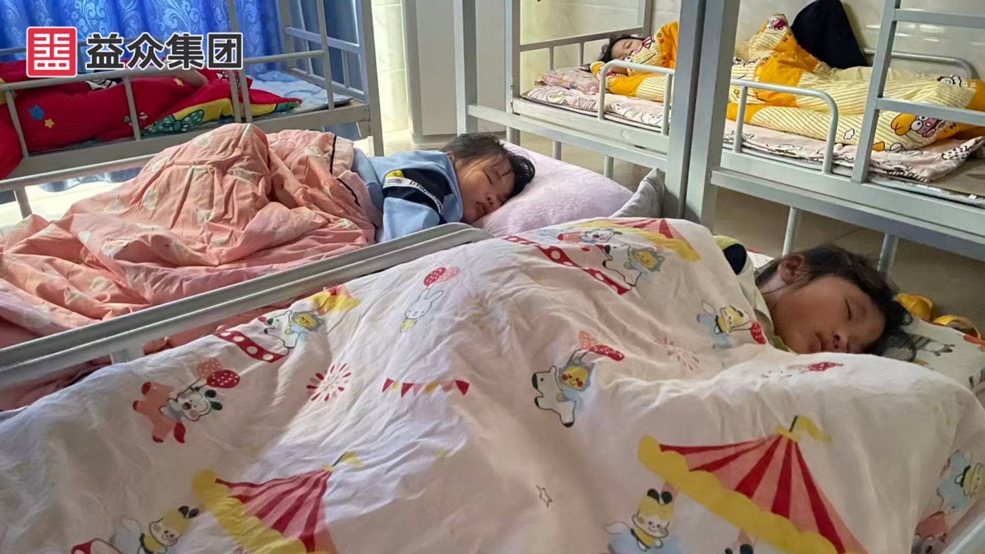 午休秩序井然，學(xué)生安然入睡1_副本